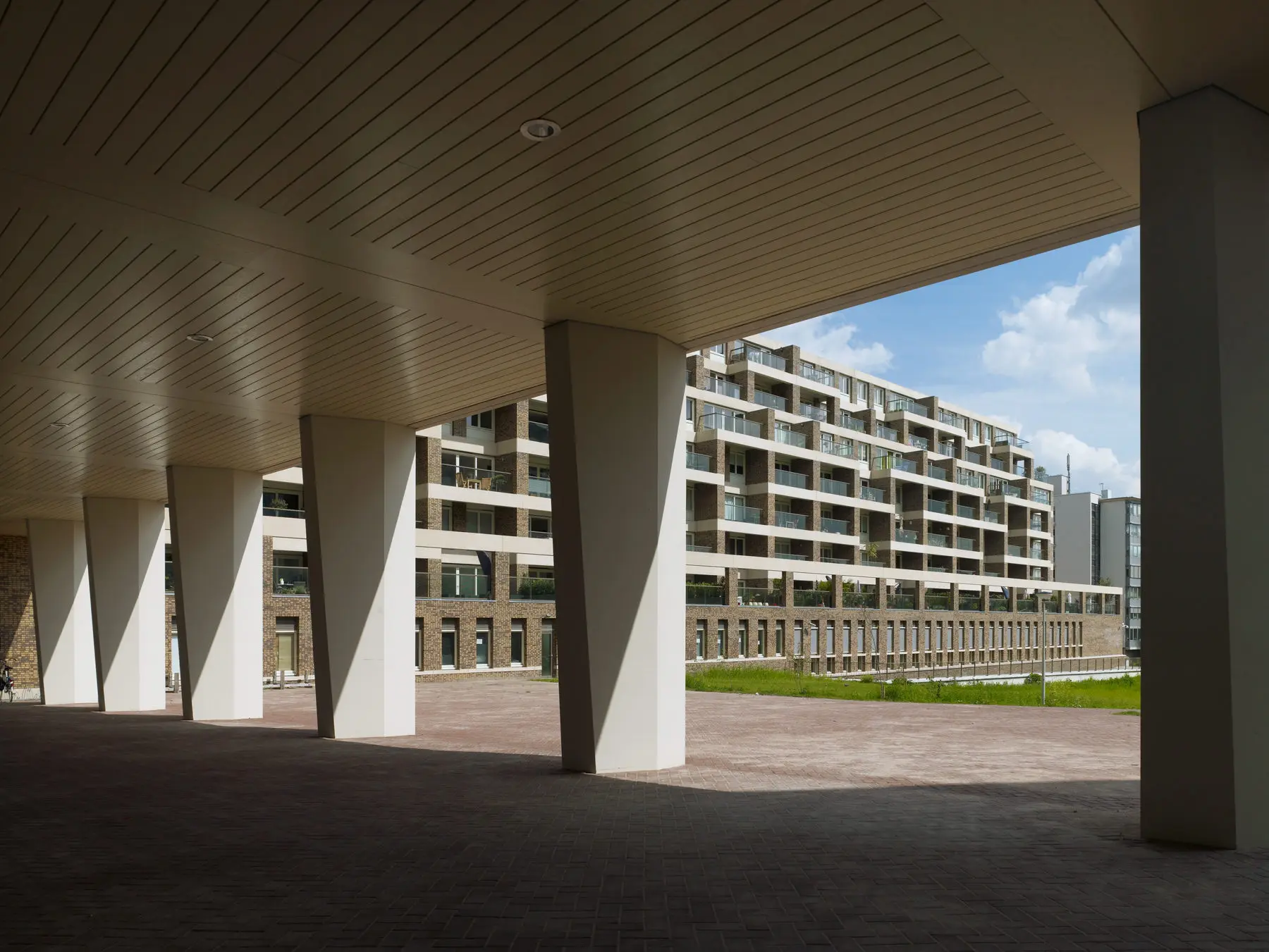 De Zuiderkerkprijs 2009 ging naar Hillen & Roosen voor het gebouw ‘Collage’ aan de Bos en Lommerweg. De ligging van het project, ingeklemd tussen de ringweg A 10, Hoofdweg en Bos & Lommerweg maakte dat de logistiek zeer complex was.